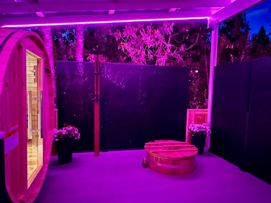 Purple Retreats - Luxury Yurt & *