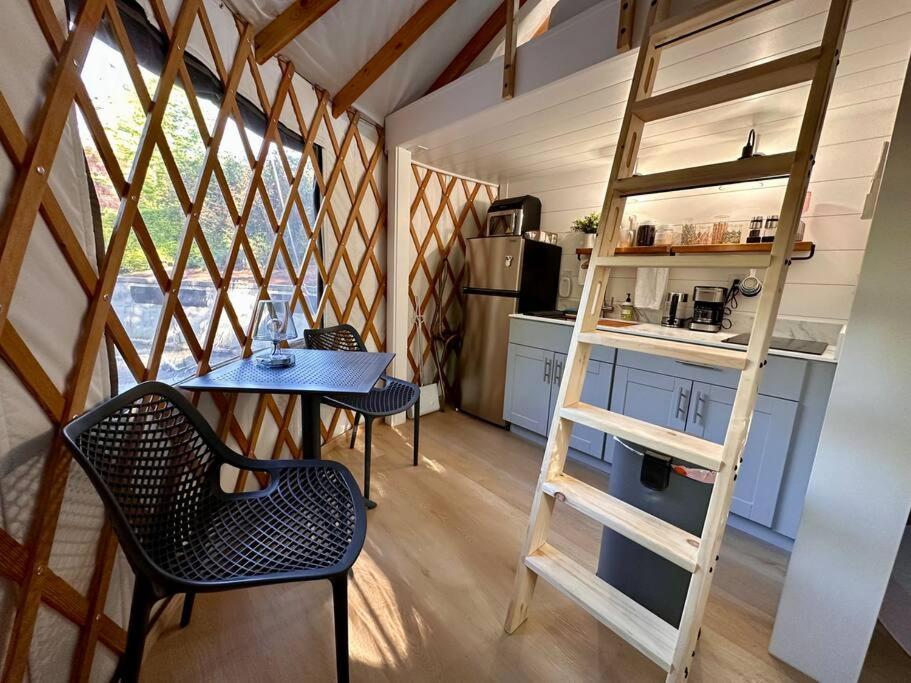 Purple Retreats - Luxury Yurt &